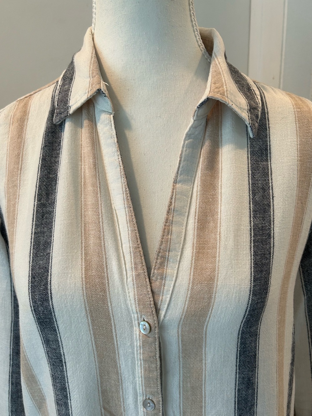 Tahari Linen Beige and Navy Striped Shirt - Picture 2 of 9
